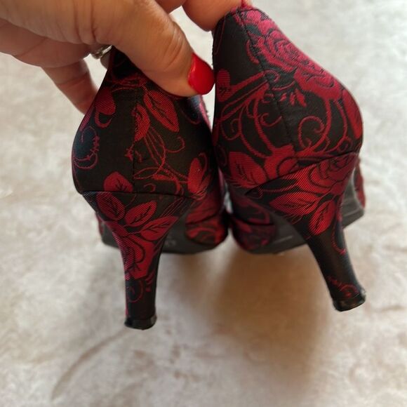 CL Chines Laundry Ted Blk Floral Fabric Print Granny Short Heels Sz 8.5 / 39 - Picture 9 of 10